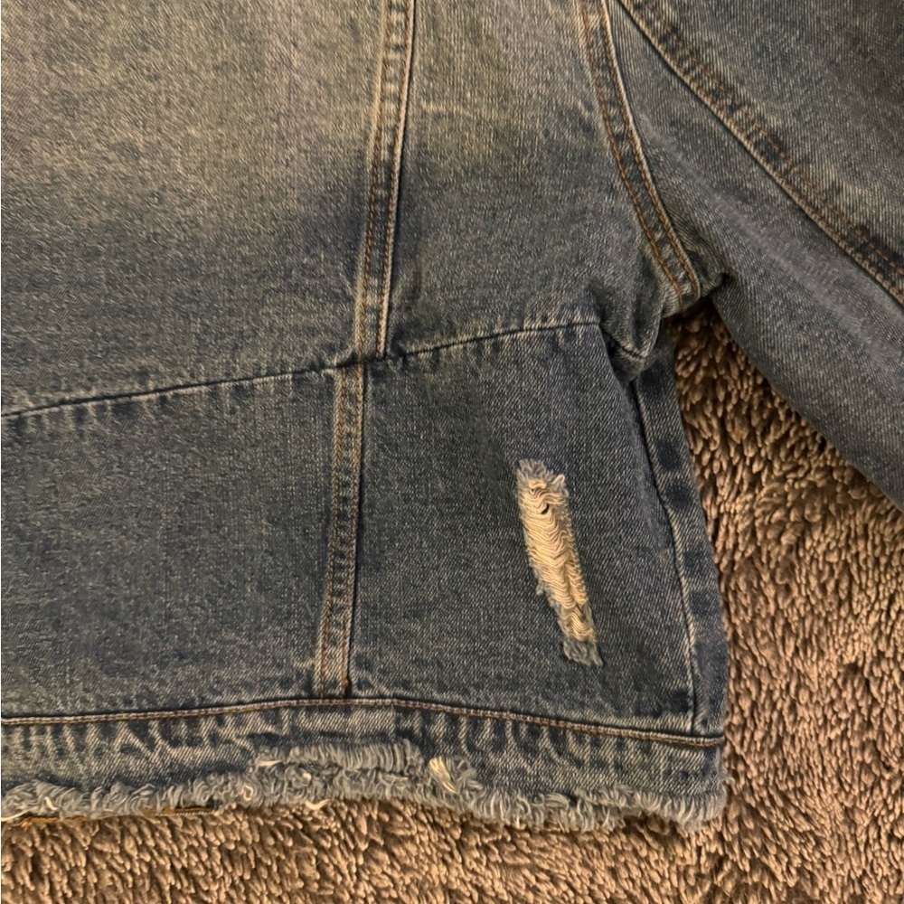 ASHLEY VINTAGE CHARM Distressed Cropped Denim Jacket - Picture 6 of 12